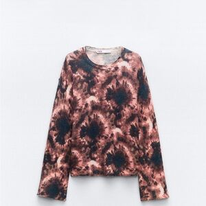 Batik sweater
Size S
Brand Zara